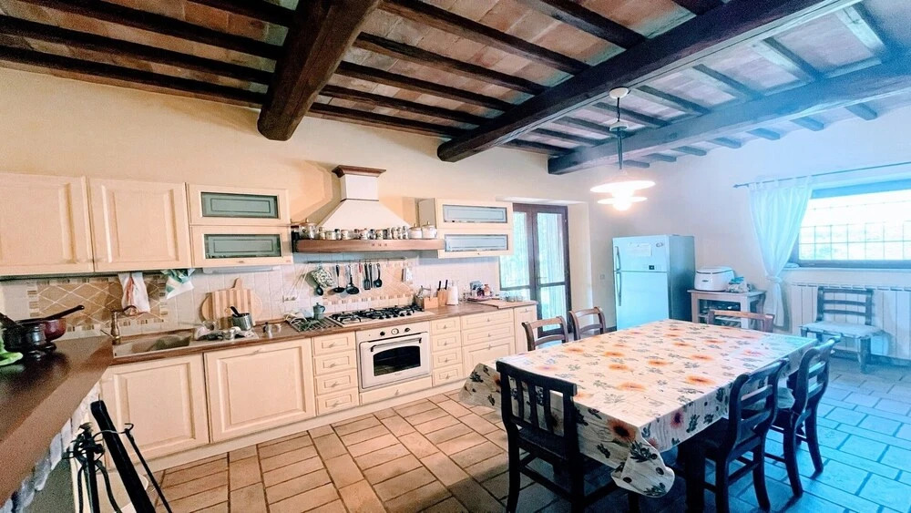 "slps 10 in 5 Bedrms + 5 Bathrms. Detached Villa With Play Area. Walk to Todi"