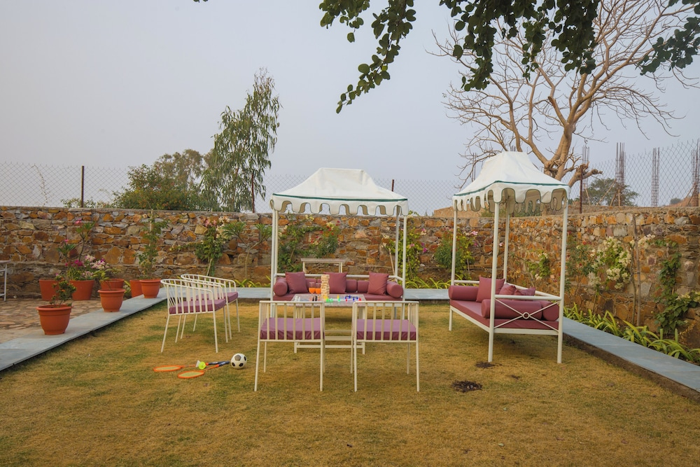 ELIVAAS Amber Royale 3 BHK with Pvt Pool