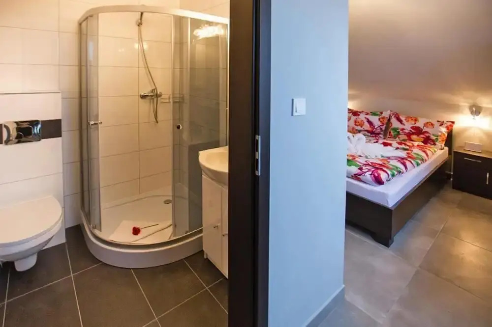 Comfortable Apartment, 5 Bedrooms, Summer Pool