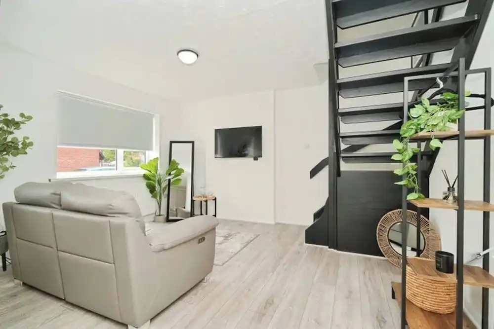 2-bed House Near Bury Town Centre