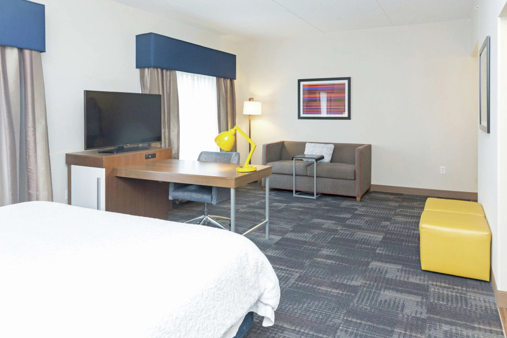 Hampton Inn & Suites Morgantown / University Town Centre