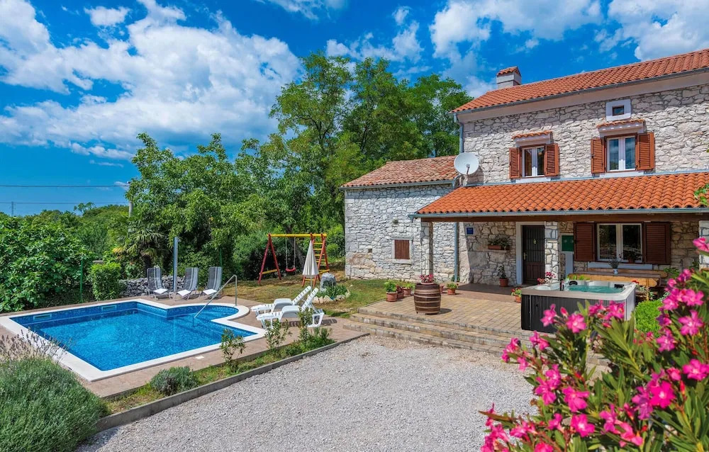 Awesome Home in Erzisce With Wifi and 2 Bedrooms