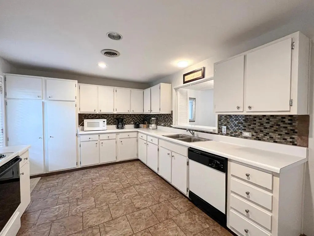 708 Queens Grant