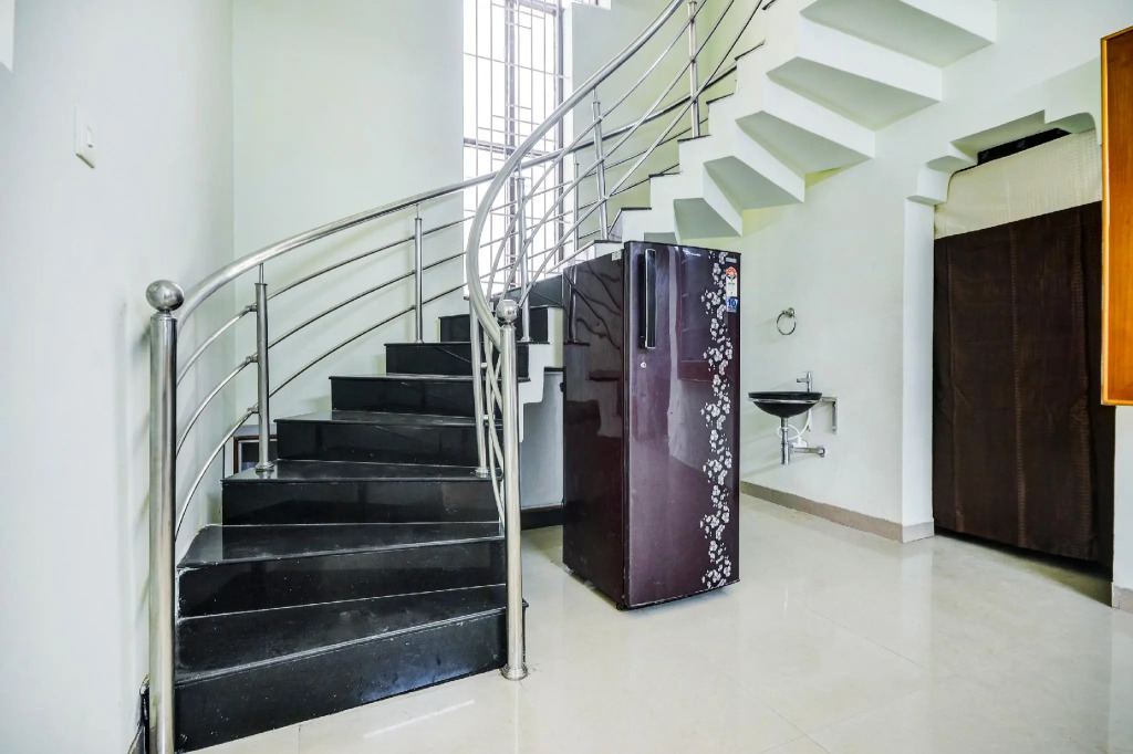 OYO Flagship 63029 Aruthraa Residency