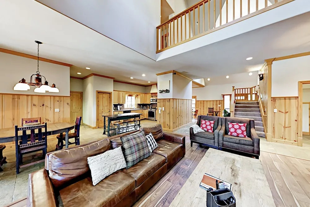 213 Vista Pines Circle Home 5 Bedrooms 4.5 Bathrooms Home