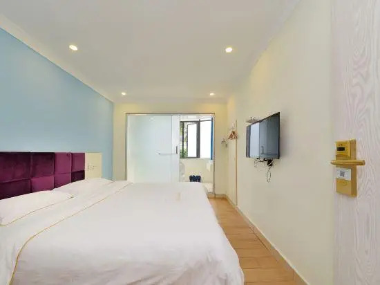 Weike Express Hotel (Shenzhen Airport Hourui Metro Station)