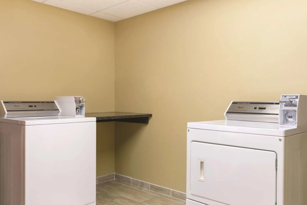 Country Inn & Suites by Radisson, Fergus Falls, MN