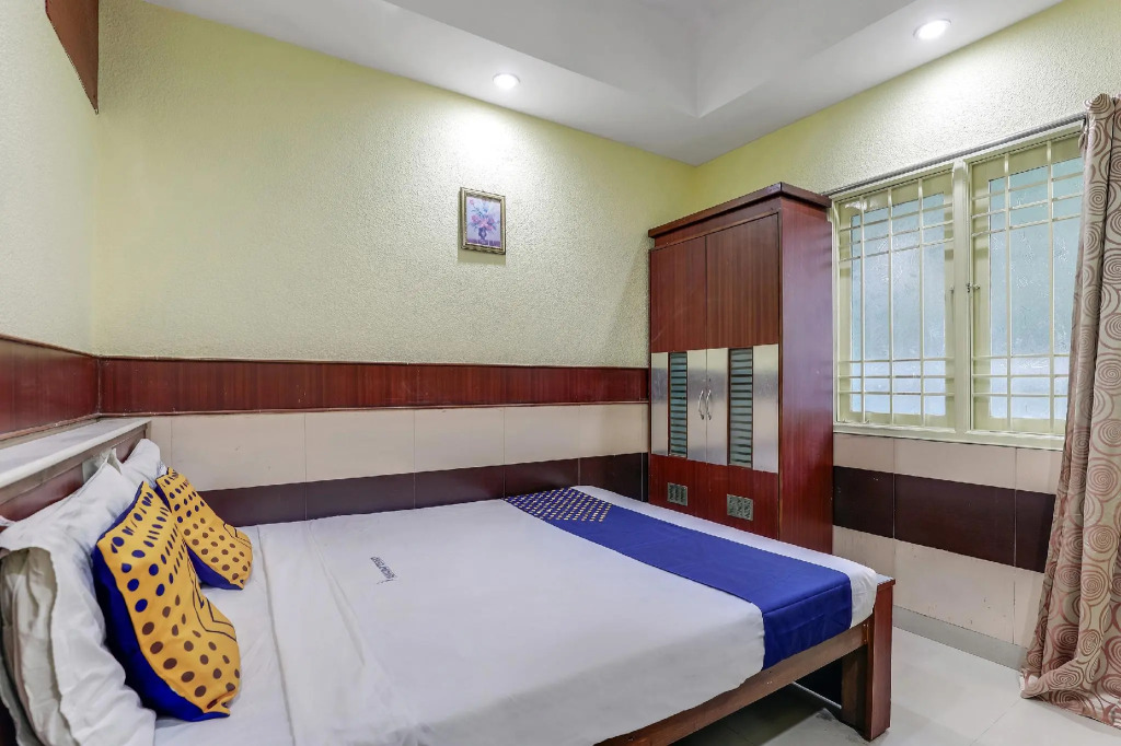 SPOT ON 77468 Kunkumam Residency