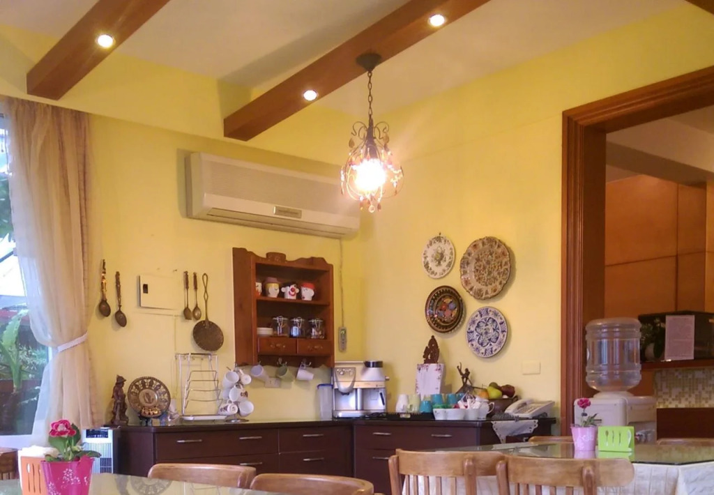 Four Seasons B & B