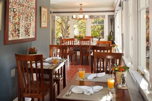 Abbeymoore Manor Bed & Breakfast Inn