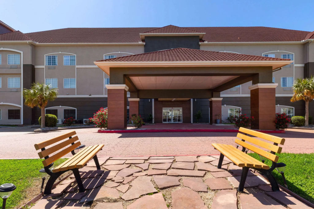 La Quinta by Wyndham Deer Park