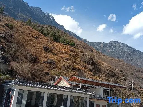 Tiger Leaping Gorge Huaxia Mingchuan Chinese Inn