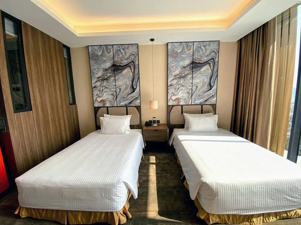 Muong Thanh Luxury Ha Long Centre Hotel