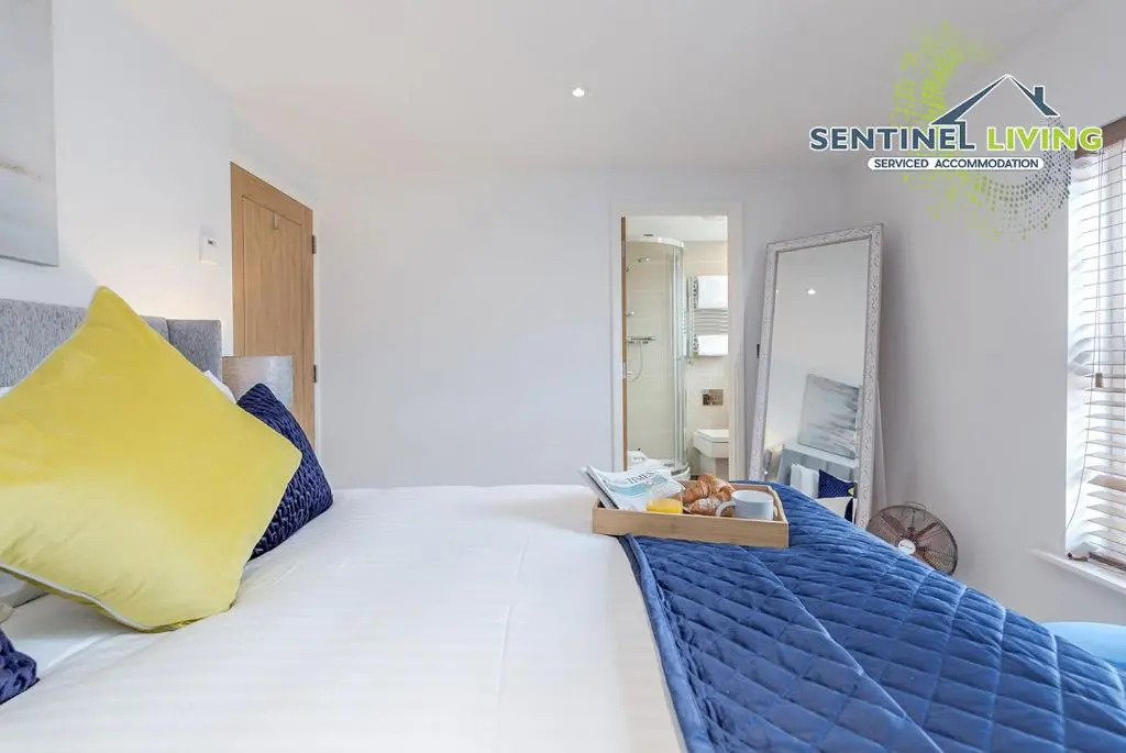 Sentinel Living Serviced Accommodation, Windsor, 2 Bedroom Apartment with Free Parking and WiFi