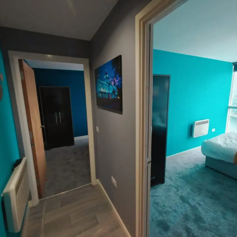 2BR Stunning City Centre Apt
