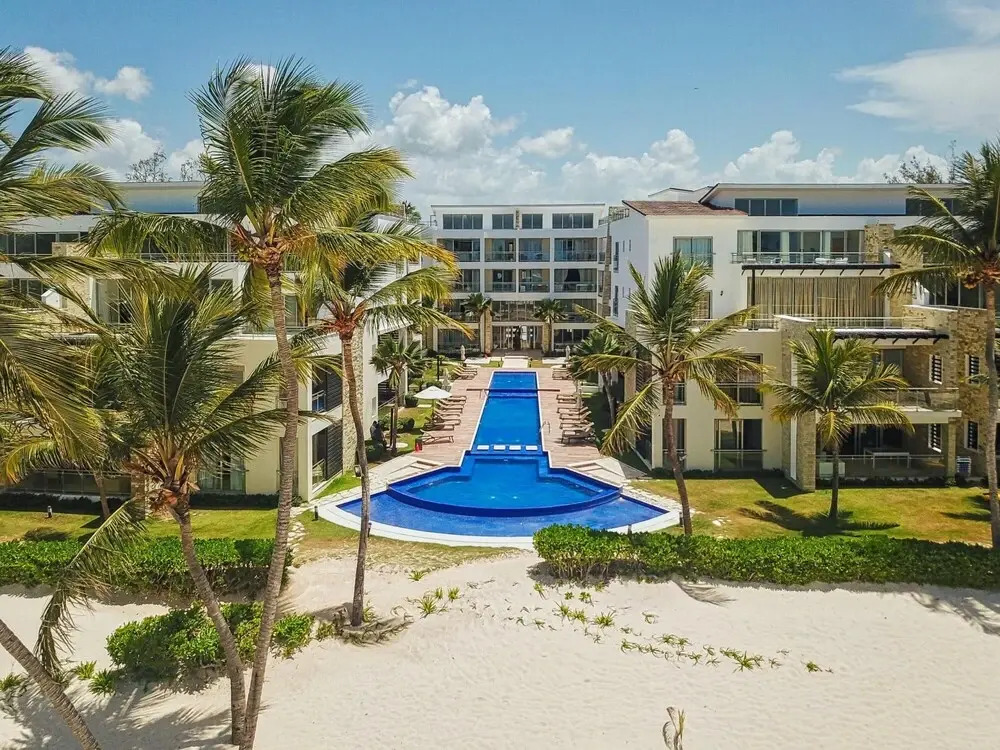 Luxury Beach Penthouse w Private Deck Ocean Views C-401
