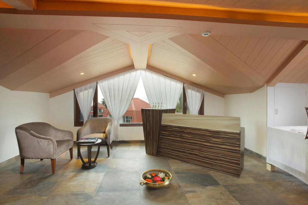 Marigold Sarovar Portico Shimla with Heated pool and AC Rooms-A Resort cottage and SPA
