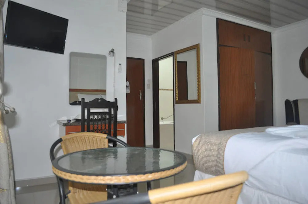 Crown Guest Lodge