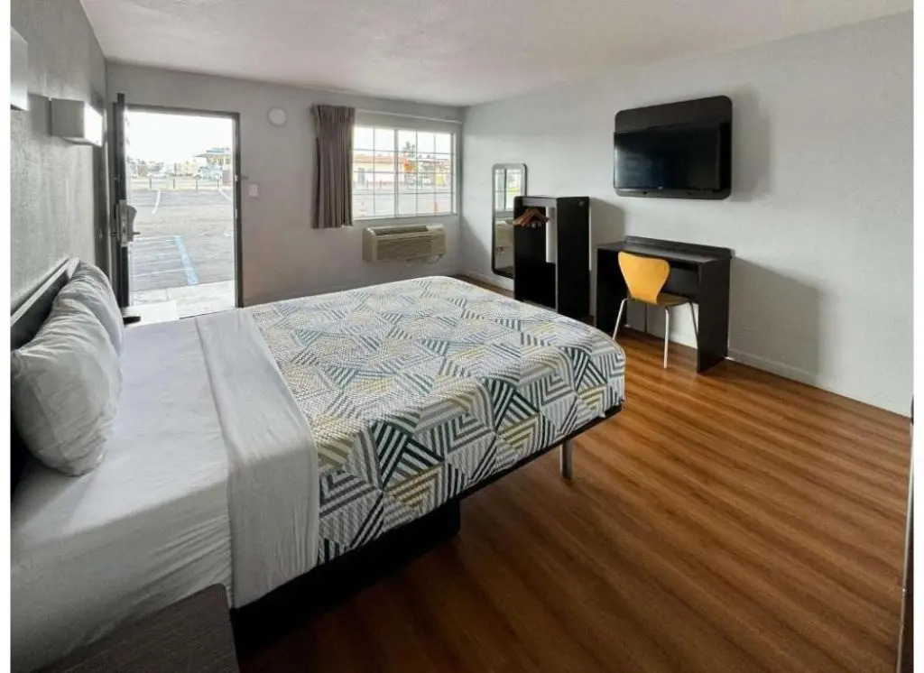 Motel 6-Delano, CA