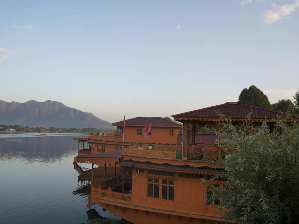 LohonoStays Harmukh Houseboat