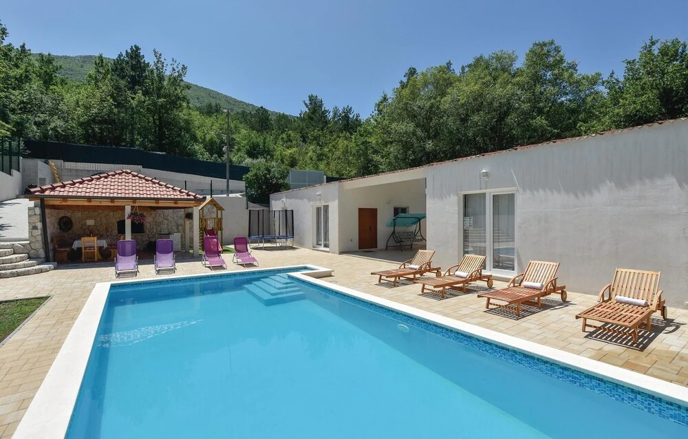 Lovely Home In Kucice