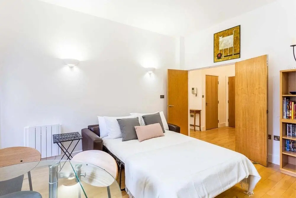 Bright & Comfortable Angel Apartment