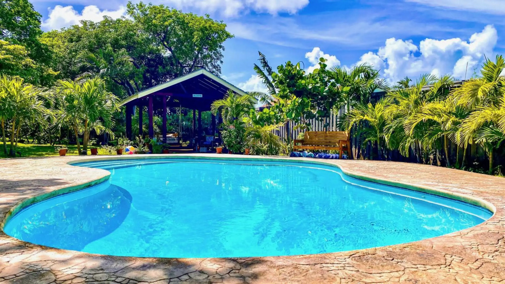 DreamSpace Cottage, Private Pool, Lush Garden, Car Included