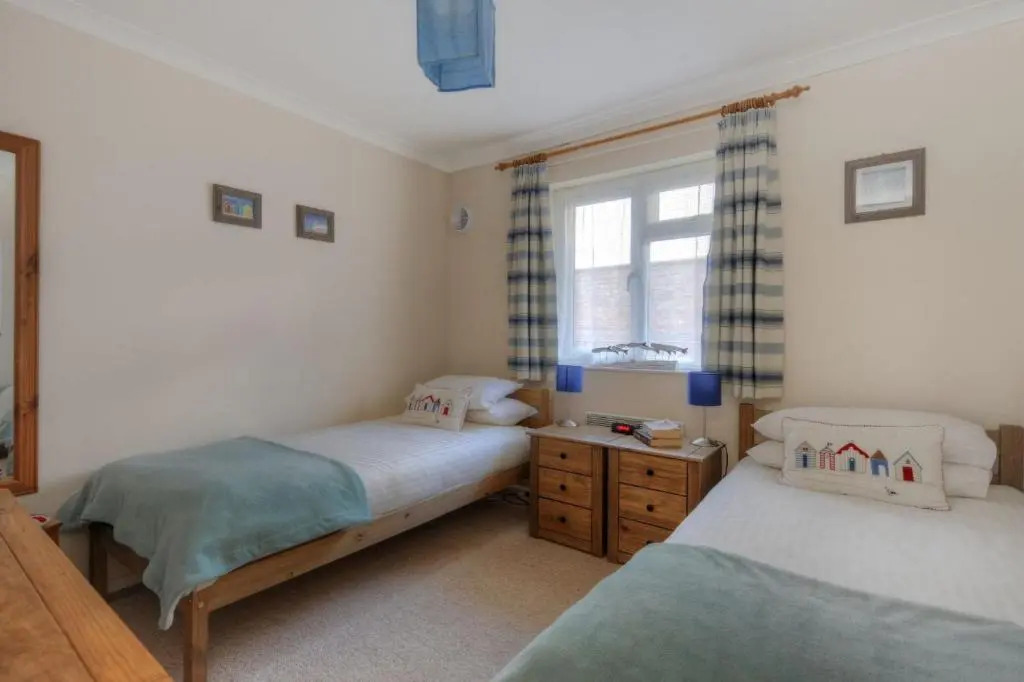 6 Bay View Court