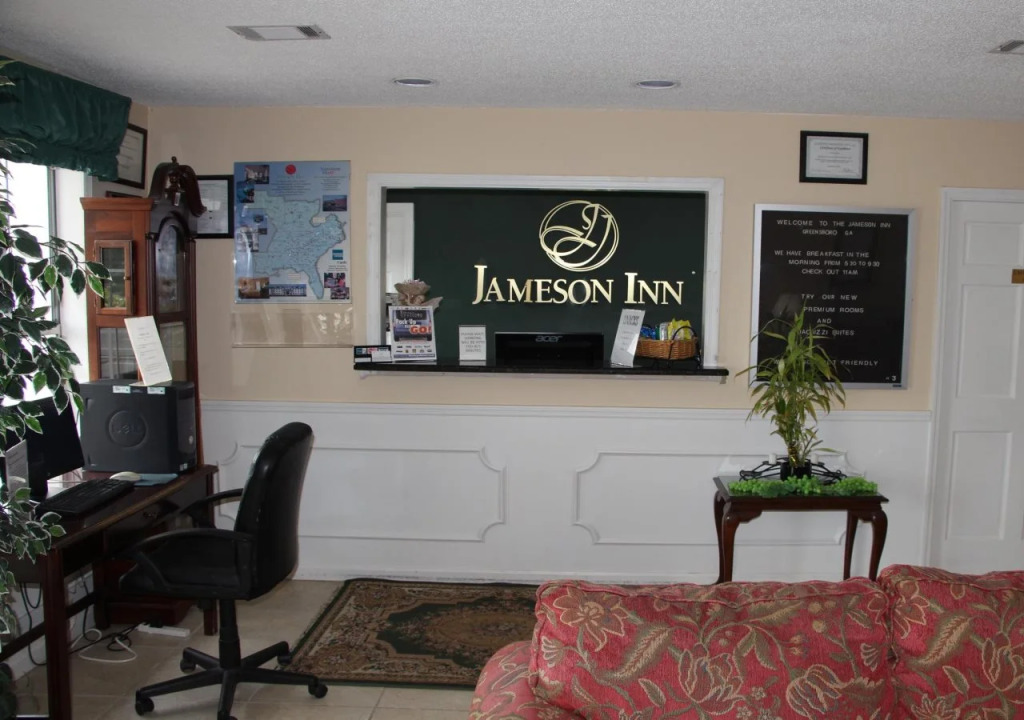 Quality Inn & Suites Greensboro near Lake Oconee