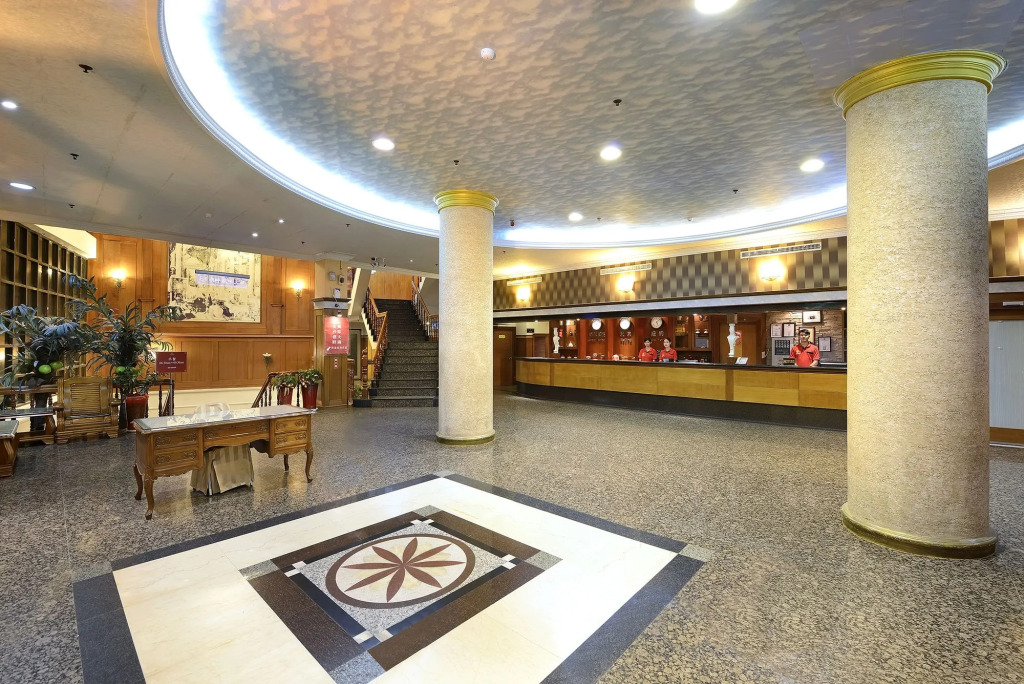 Jinsa Lakeside View Resort