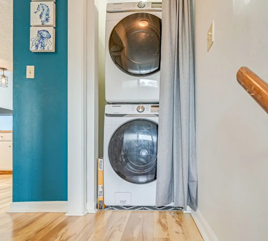 2 Mi to Surfside Beach: Coastal Escape w/ Balcony!