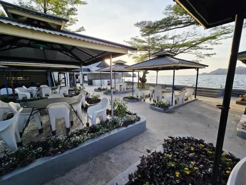 Rusty Rock Beach Resort & Spa