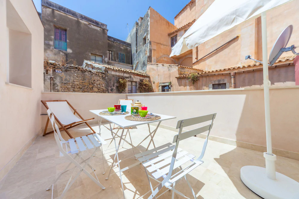 Ortigia Colourful Apartment
