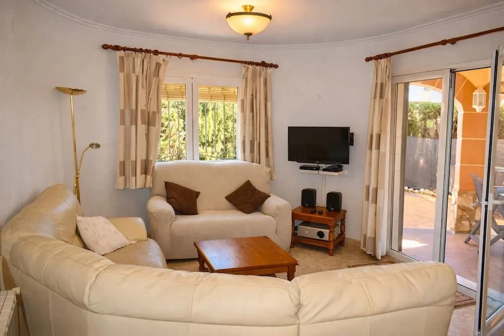 Ch1200 in Oliva With 3 Bedrooms and 2 Bathrooms