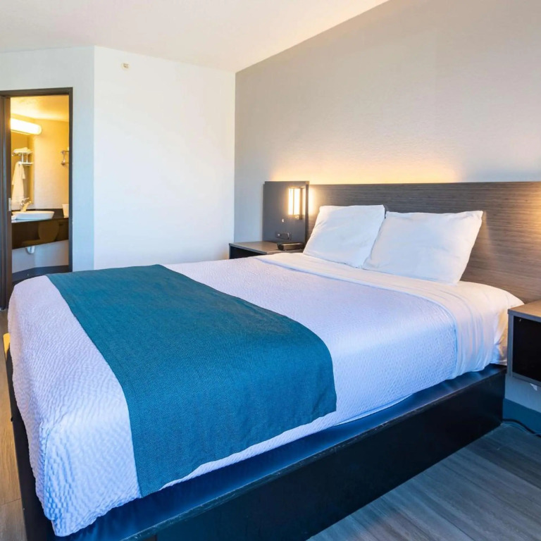 Отель Econo Lodge
