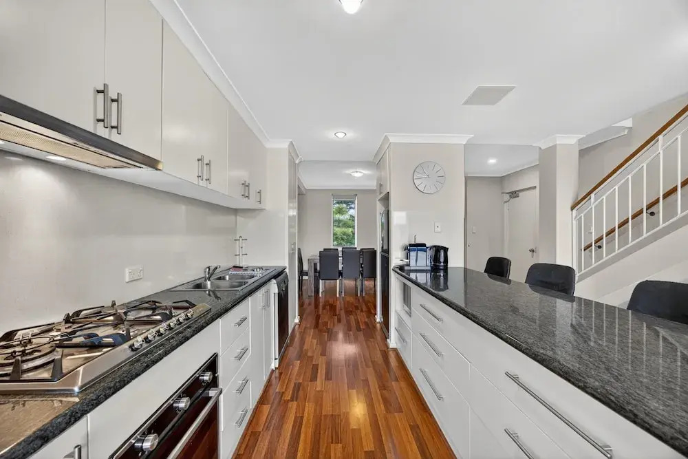 Serene 2-bed Apartment by the Canal