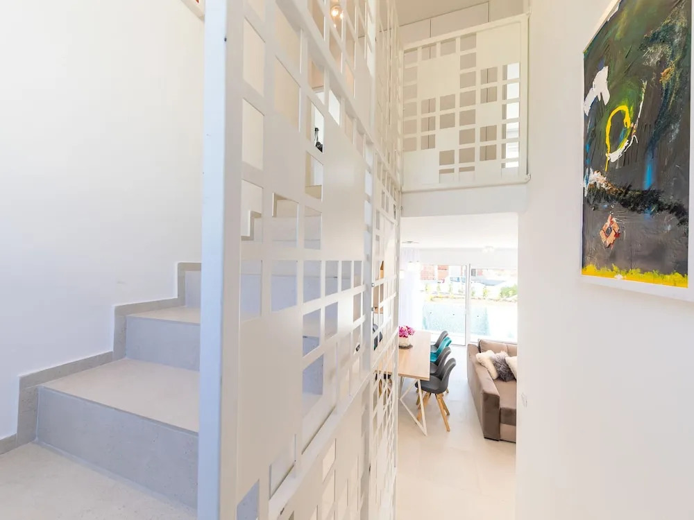 Luxurious Villa in Kaštel Gomilica with Pool