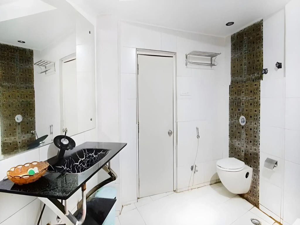 Hotel O Grandeur By orbit Hotels Near Chennai shopping mall