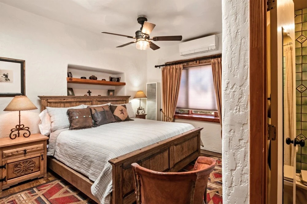 Amor - Historic Adobe in the Heart of The Railyard and Downtown Santa Fe, Hot Tub