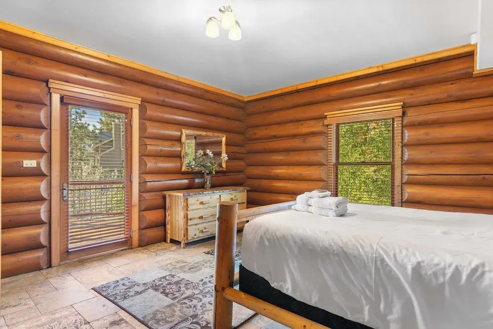 0.5mi to the Lake, Deck w/ Views, Poker Table Eagle Ridge Retreat by Avantstay