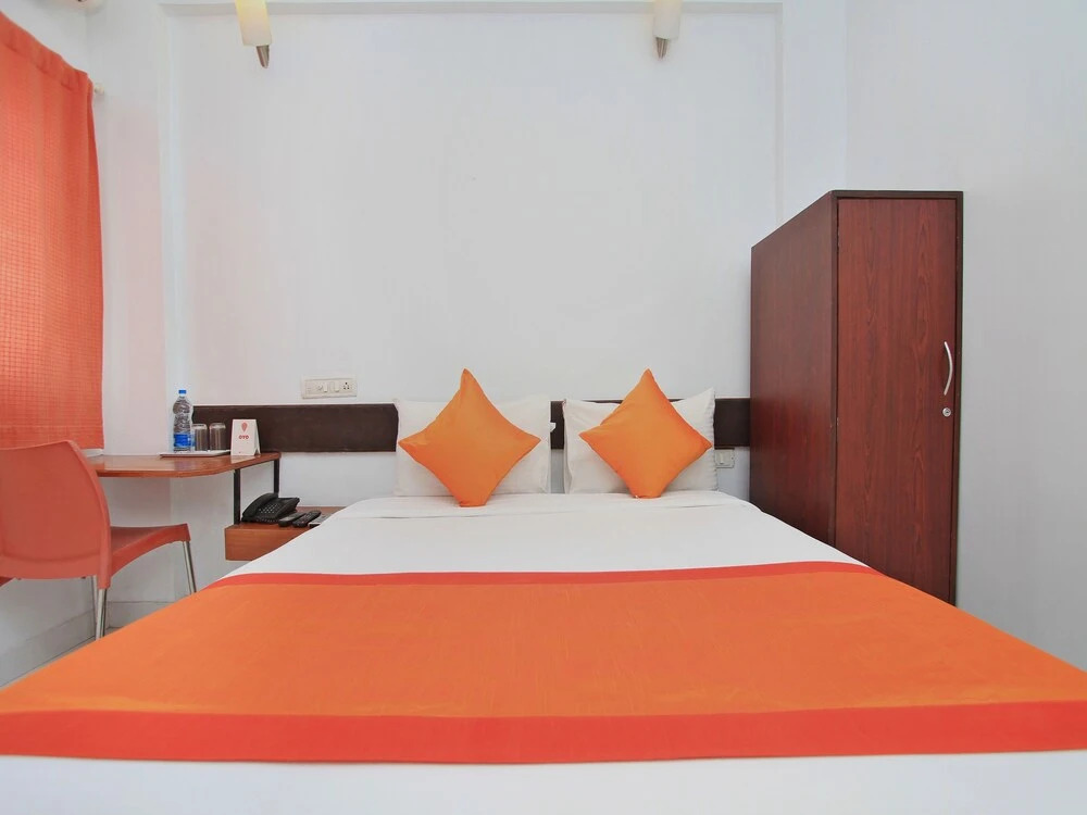 OYO 1356 Hotel Gokulam Compact