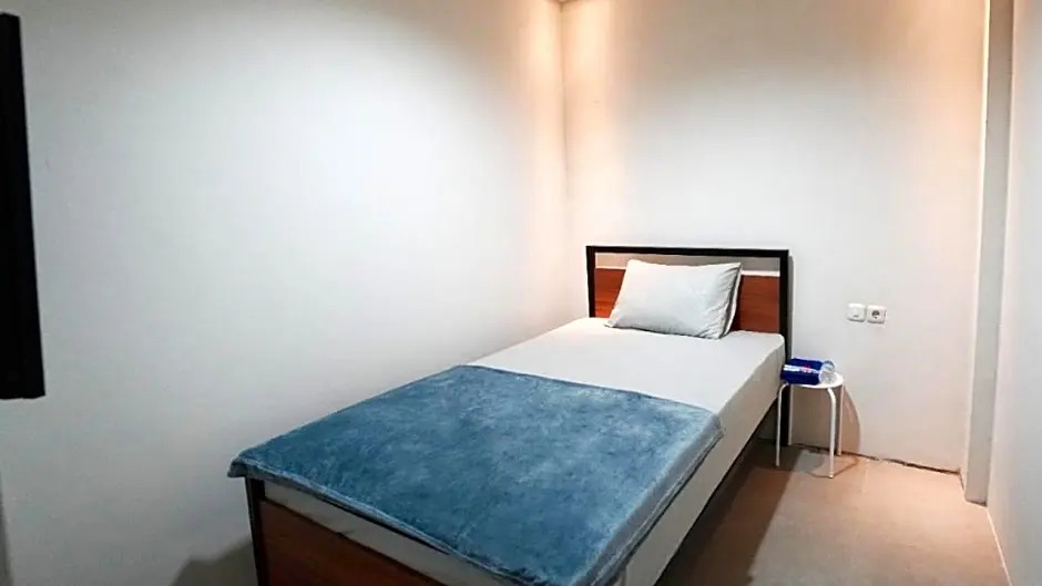 Hostel 18 Pasangan Butuh Surat Nikah