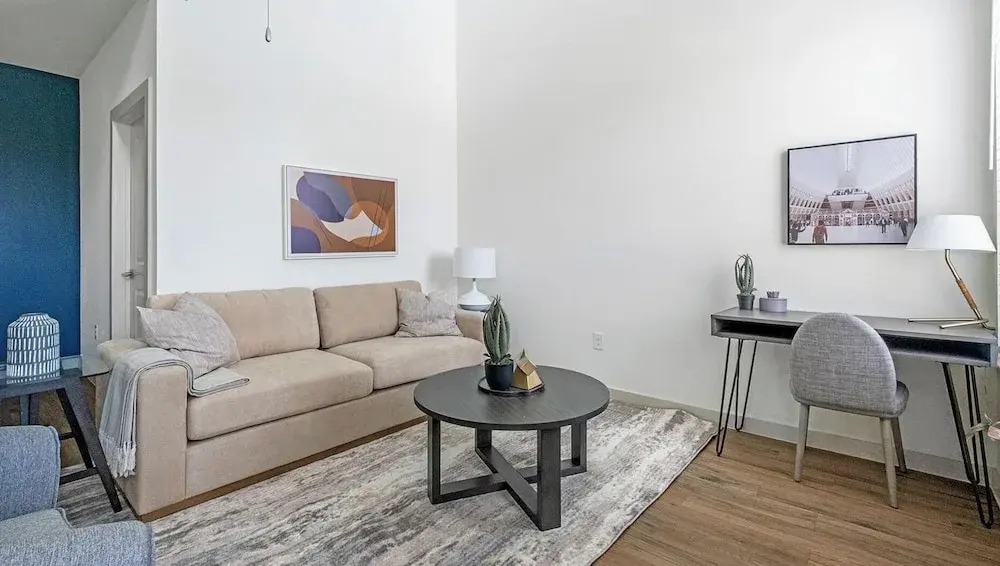 Landing Beautiful 3BD Gym Pool