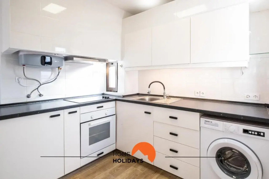 #011 NewTown Modern Flat near Oura Beach