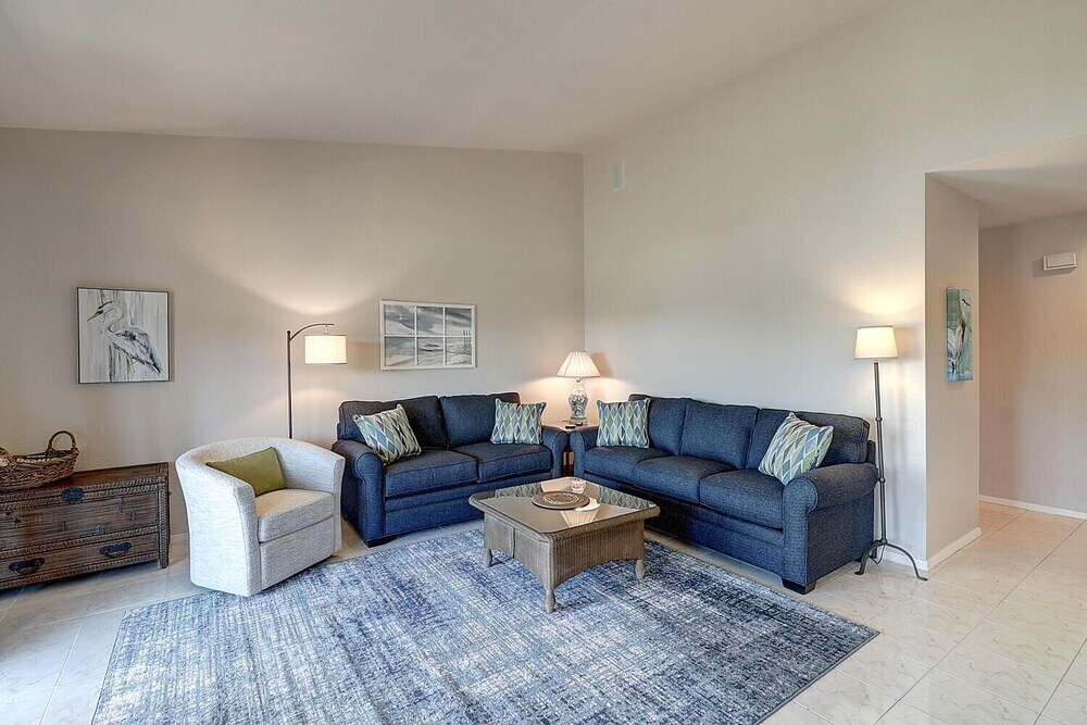 Dock Holiday 2 Bedroom Condo by Redawning