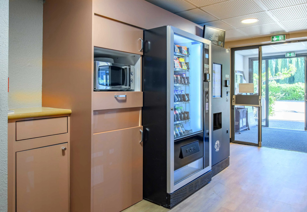 B&B HOTEL Nîmes Caissargues