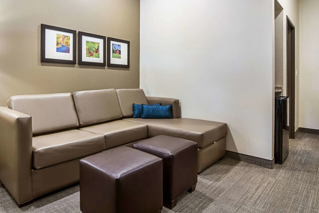 Comfort Suites Wooster near University Campus