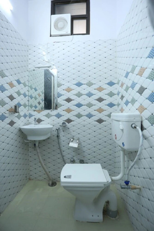 Hotel raj palace near railway station