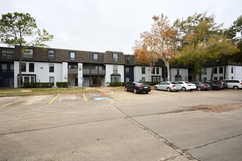 Deluxe Braeswood Place Suites by Sonder