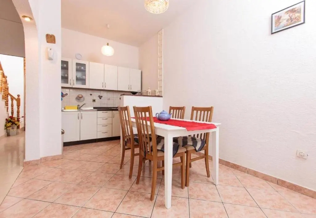 Apartment Knez 1 - 50m from beach